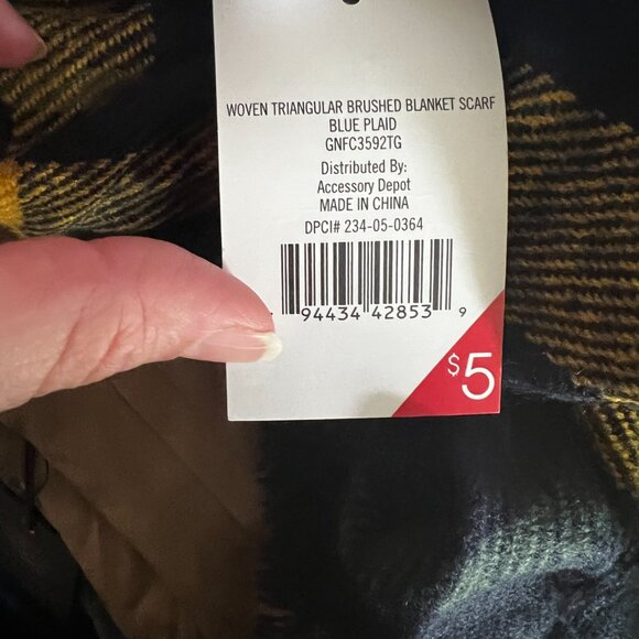 Scarfs - Picture 3 of 3